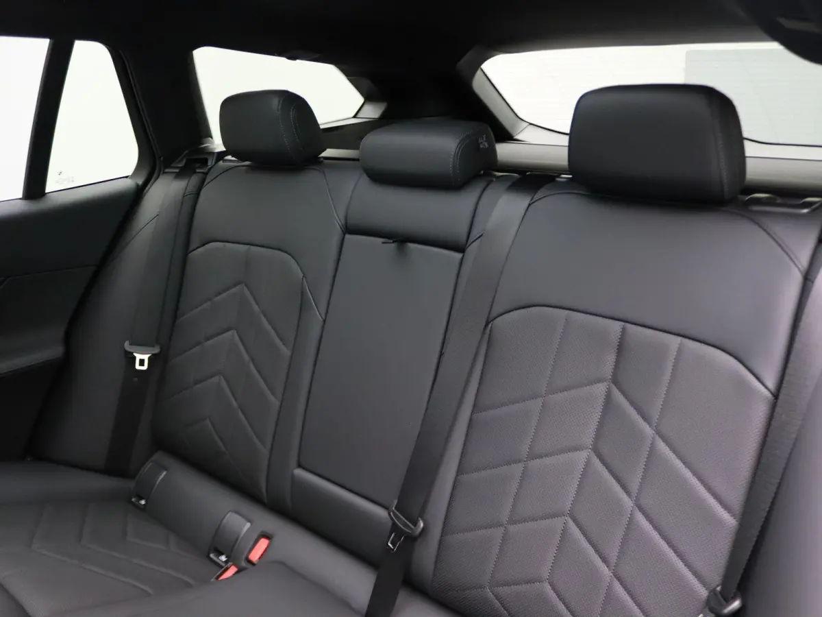 520i | M Sportpakket | Panoramadak | Harman Kardon | Trekhaak | Driving Assistant Plus
