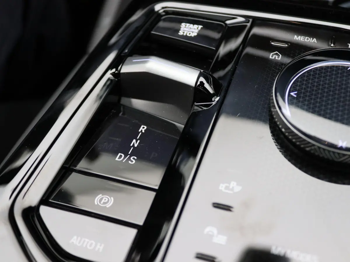 520i | M Sportpakket | Panoramadak | Harman Kardon | Trekhaak | Driving Assistant Plus