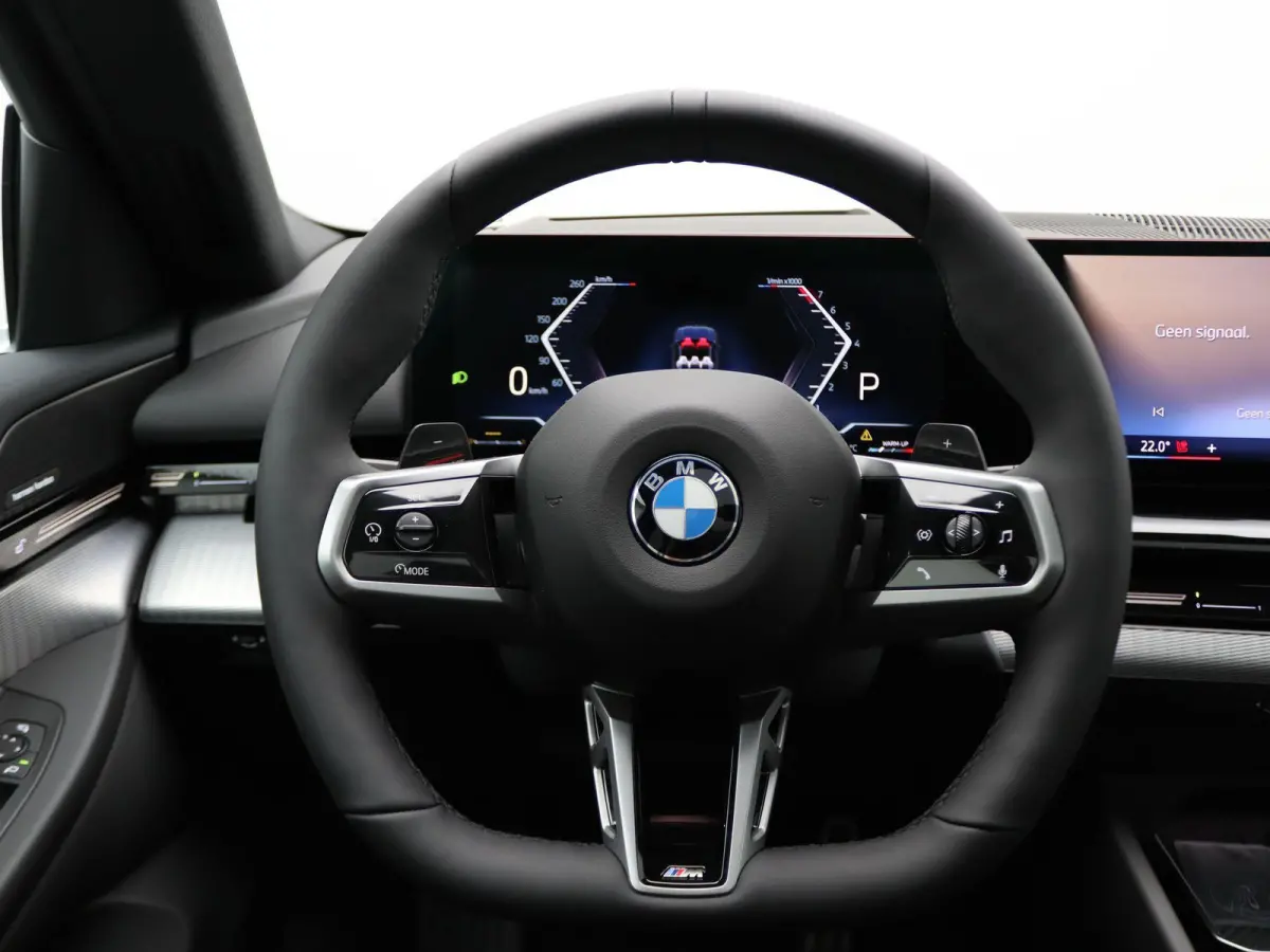 520i | M Sportpakket | Panoramadak | Harman Kardon | Trekhaak | Driving Assistant Plus