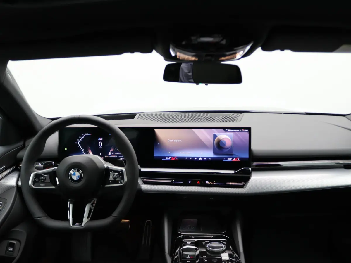 520i | M Sportpakket | Panoramadak | Harman Kardon | Trekhaak | Driving Assistant Plus