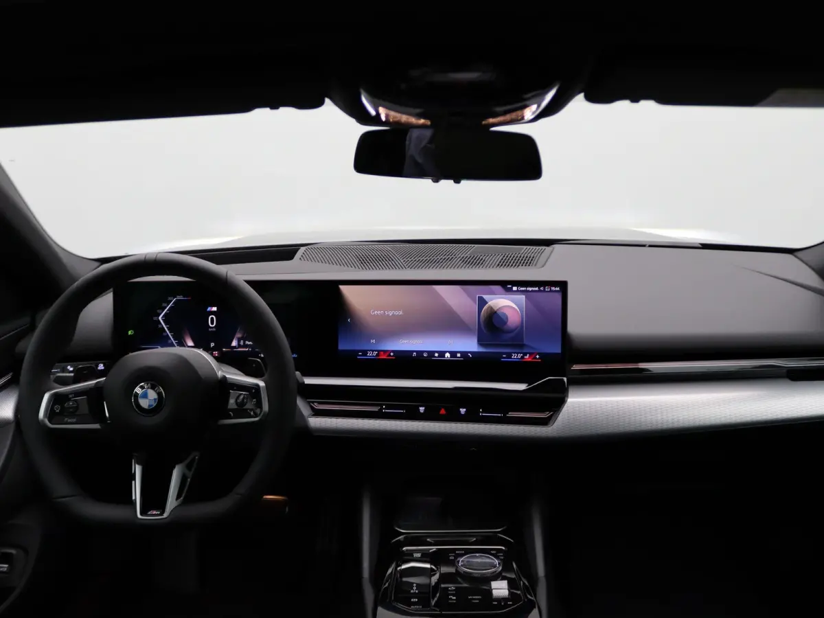 520i | M Sportpakket | Panoramadak | Harman Kardon | Trekhaak | Driving Assistant Plus
