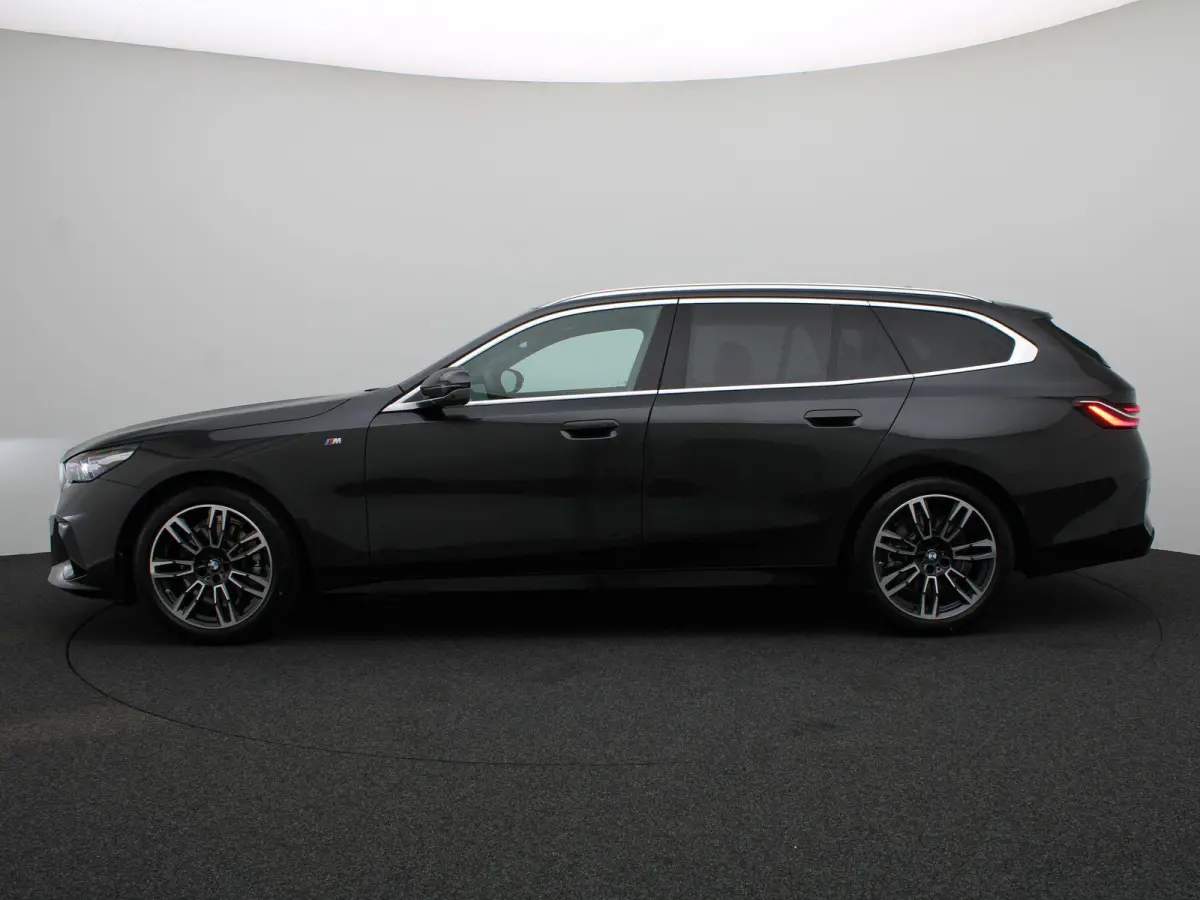 520i | M Sportpakket | Panoramadak | Harman Kardon | Trekhaak | Driving Assistant Plus