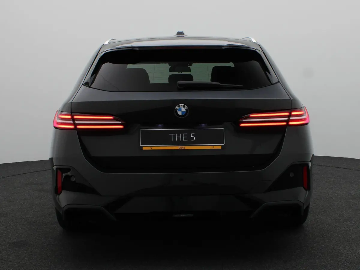 520i | M Sportpakket | Panoramadak | Harman Kardon | Trekhaak | Driving Assistant Plus