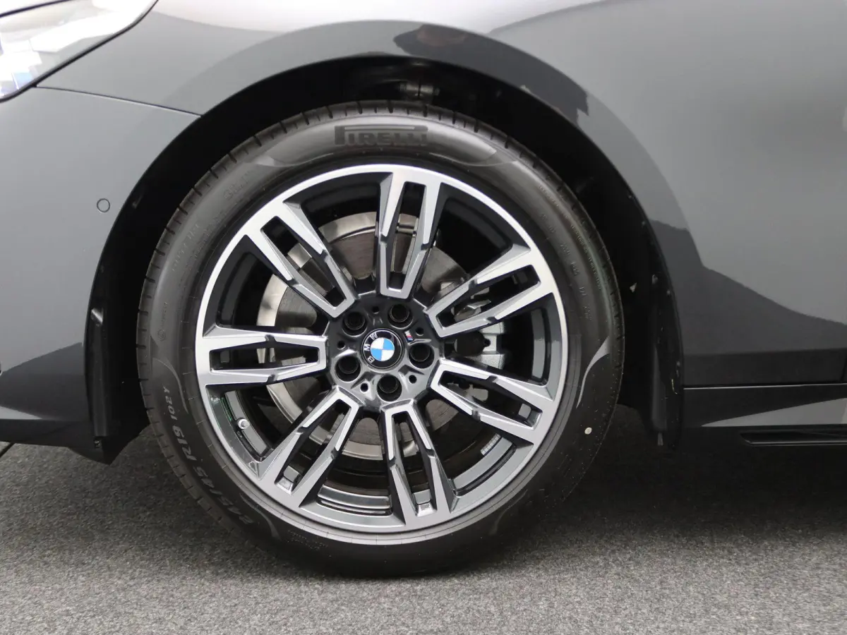 520i | M Sportpakket | Panoramadak | Harman Kardon | Trekhaak | Driving Assistant Plus