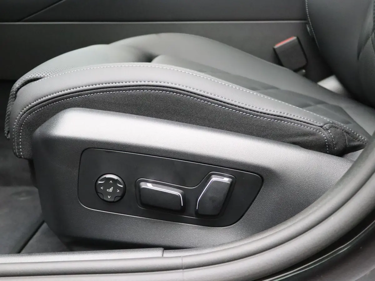 520i | M Sportpakket | Panoramadak | Harman Kardon | Trekhaak | Driving Assistant Plus