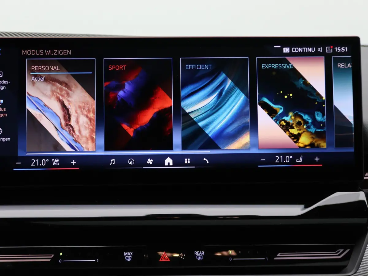 520i | M Sportpakket | Panoramadak | Harman Kardon | Trekhaak | Driving Assistant Plus