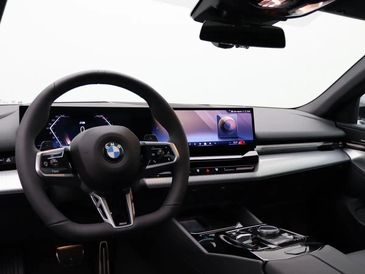 520i | M Sportpakket | Panoramadak | Harman Kardon | Trekhaak | Driving Assistant Plus