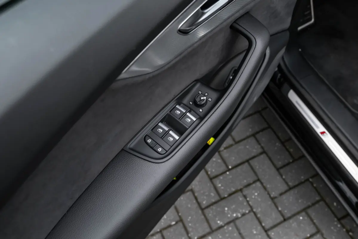 55 TFSI e quattro Pro Line S 394 PK | Trekhaak | Panoramadak | Head-up | 360 camera | Elek. stoelen | Stoelverw.  voor+achter