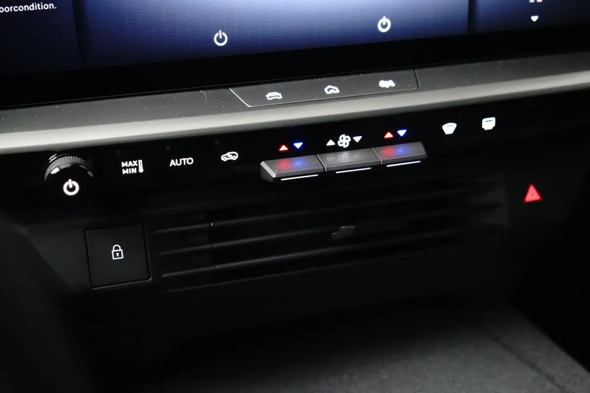 1.6 Turbo Plug-in-Hybrid GS | Afneembare trekhaak | Panoramadak | Navigatie | Matrix LED | Winterpakket |