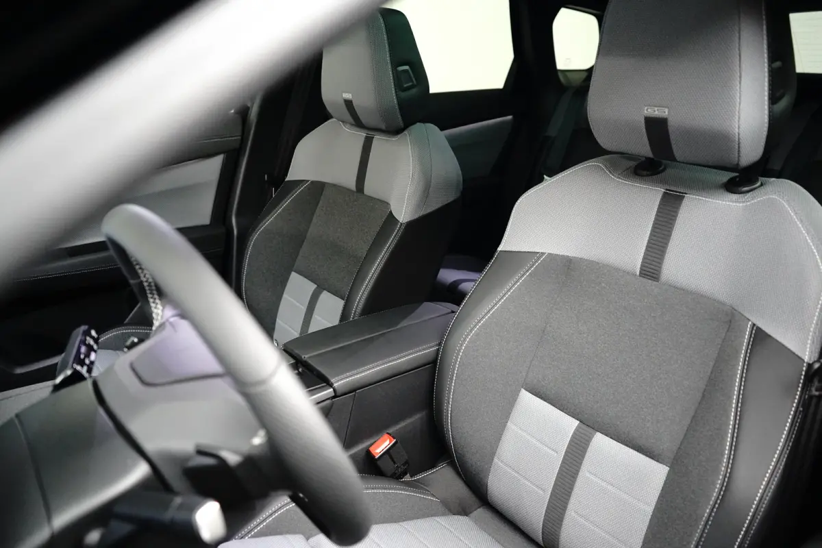 1.6 Turbo Plug-in-Hybrid GS | Afneembare trekhaak | Panoramadak | Navigatie | Matrix LED | Winterpakket |