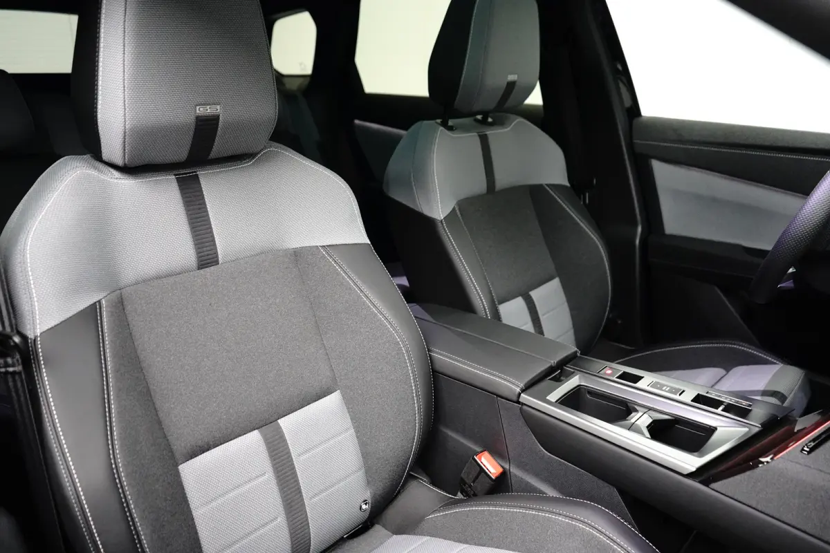 1.6 Turbo Plug-in-Hybrid GS | Afneembare trekhaak | Panoramadak | Navigatie | Matrix LED | Winterpakket |