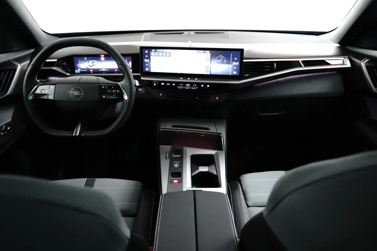 1.6 Turbo Plug-in-Hybrid GS | Afneembare trekhaak | Panoramadak | Navigatie | Matrix LED | Winterpakket |