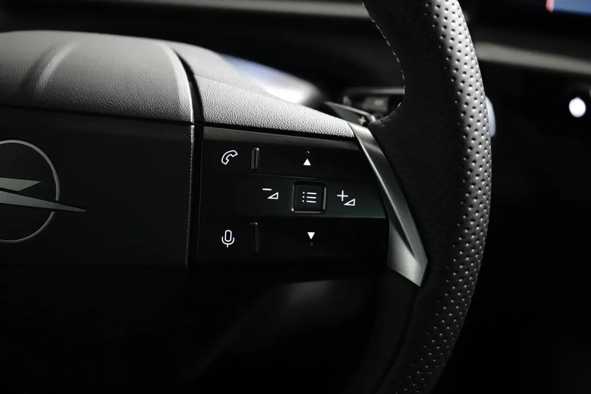 1.6 Turbo Plug-in-Hybrid GS | Afneembare trekhaak | Panoramadak | Navigatie | Matrix LED | Winterpakket |