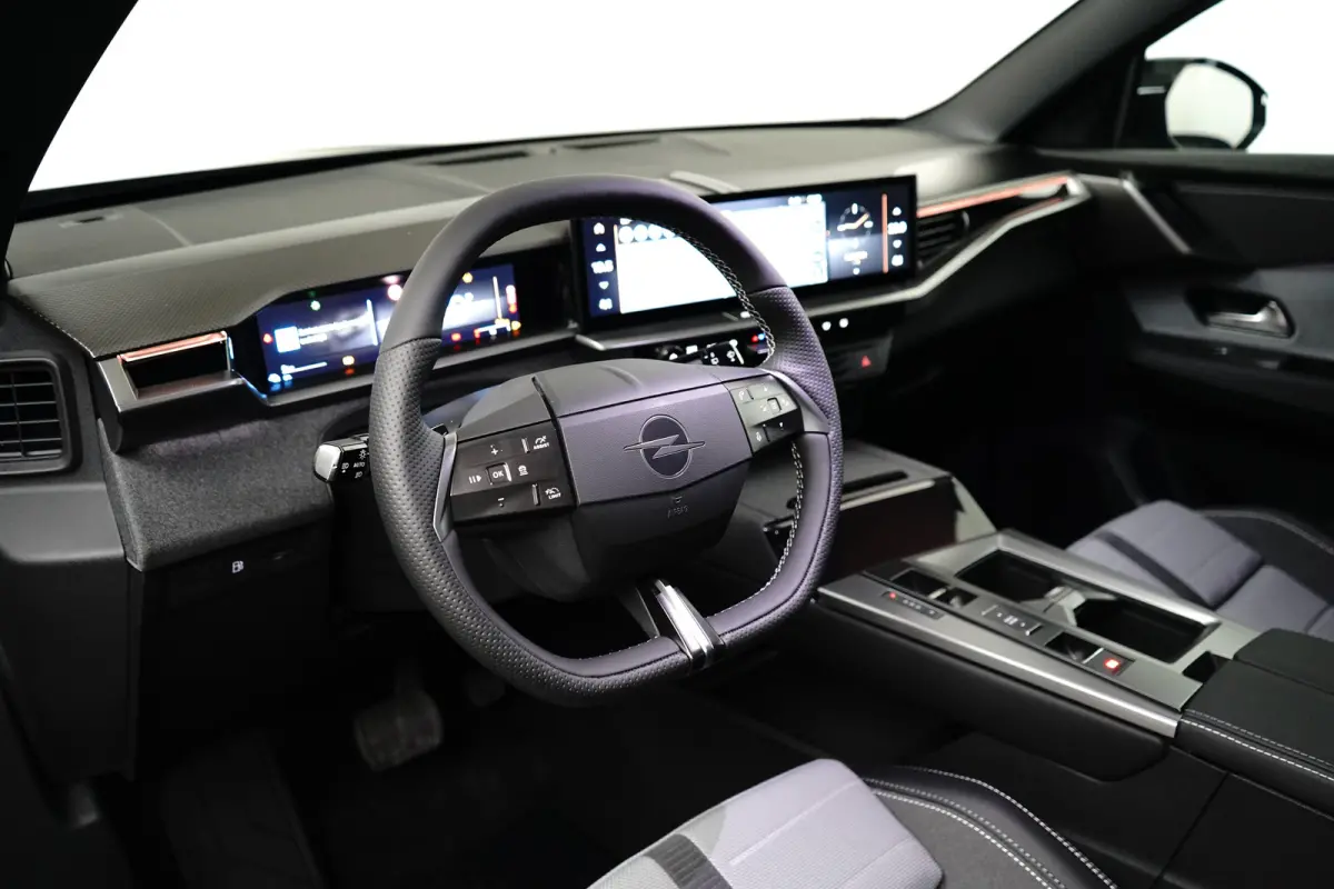 1.6 Turbo Plug-in-Hybrid GS | Afneembare trekhaak | Panoramadak | Navigatie | Matrix LED | Winterpakket |