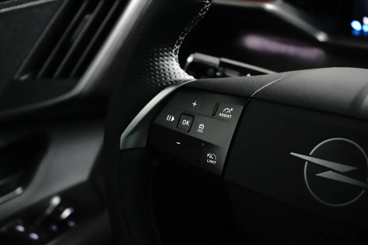 1.6 Turbo Plug-in-Hybrid GS | Afneembare trekhaak | Panoramadak | Navigatie | Matrix LED | Winterpakket |