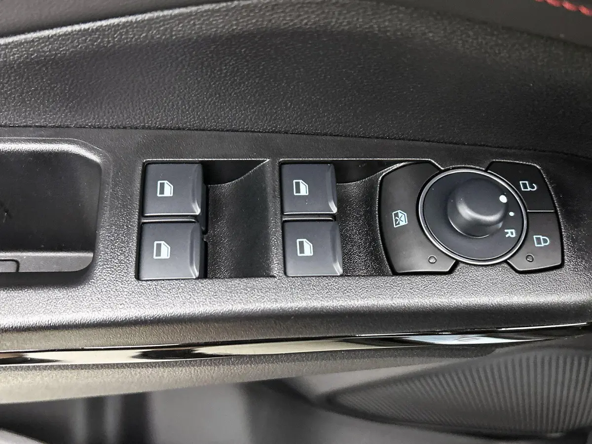 1.0 EcoBoost ST-Line | NIEUW UIT VOORRAAD | €5.000,- Korting | Ford Options 0,99% | Winter Pack | 4-Season Banden | Camera