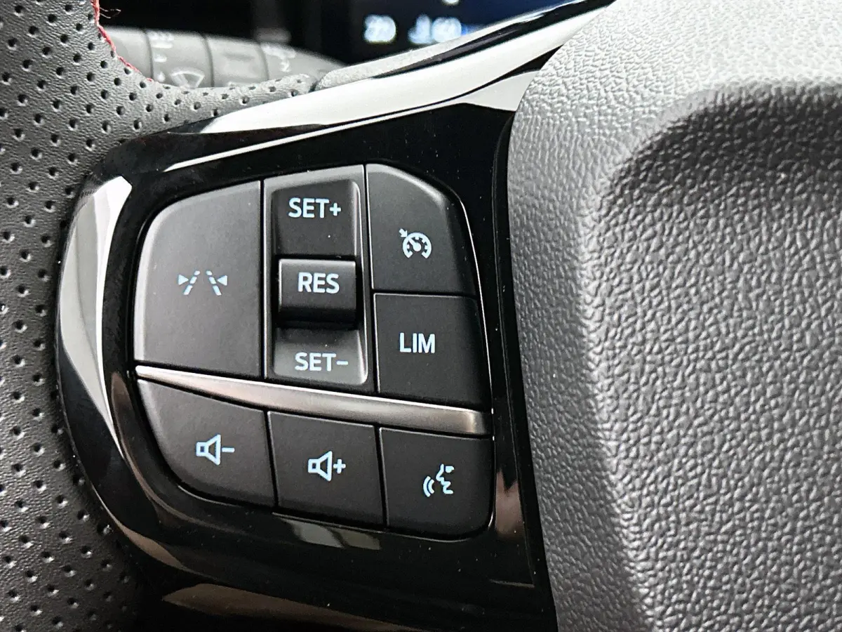 1.0 EcoBoost ST-Line | NIEUW UIT VOORRAAD | €5.000,- Korting | Ford Options 0,99% | Winter Pack | 4-Season Banden | Camera