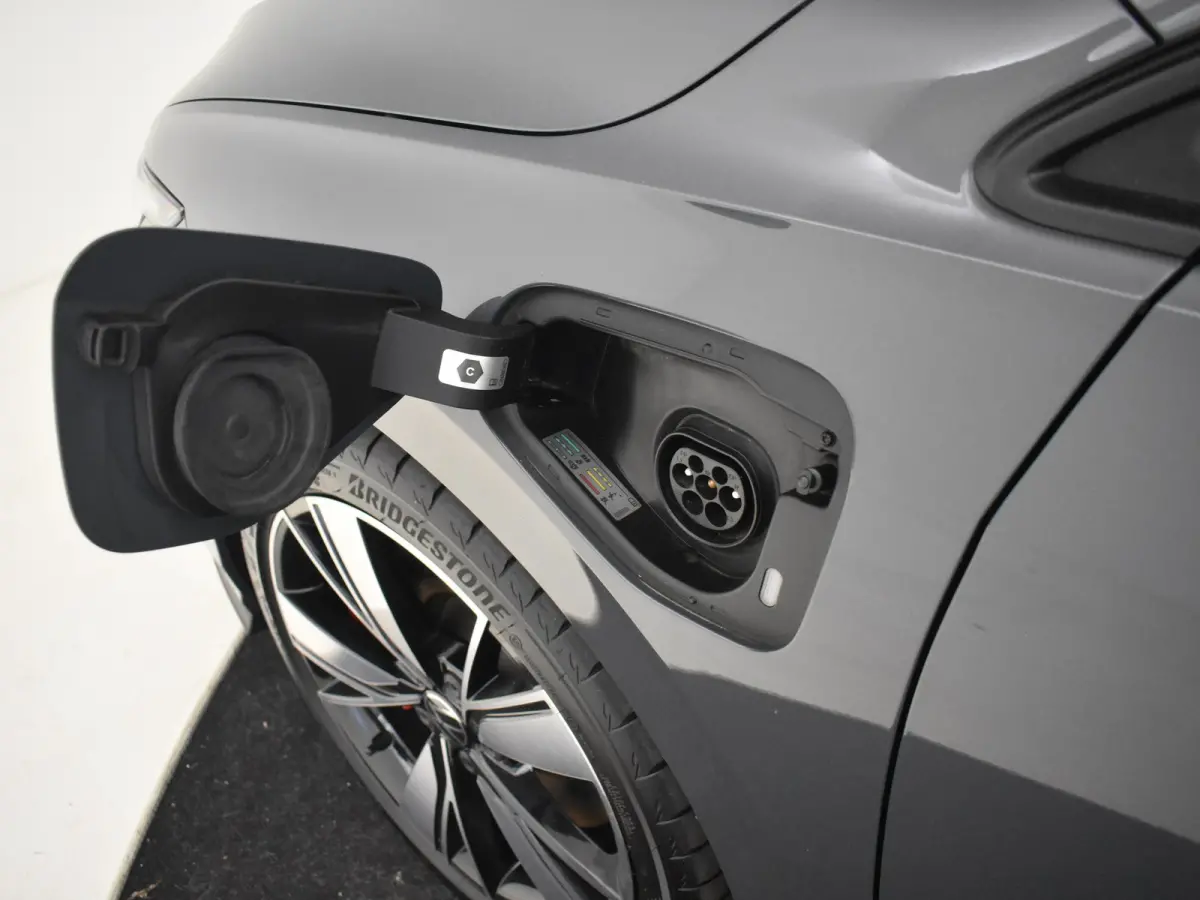 1.4 eHybrid GTE 245PK DSG/AUTO | DCC Adaptive Onderstel | App connect | Stoel/stuurverwarming | SOH 97% | DAB | LED | Parkeersensoren voor/achter | Cruise control adapt | 18" LMV