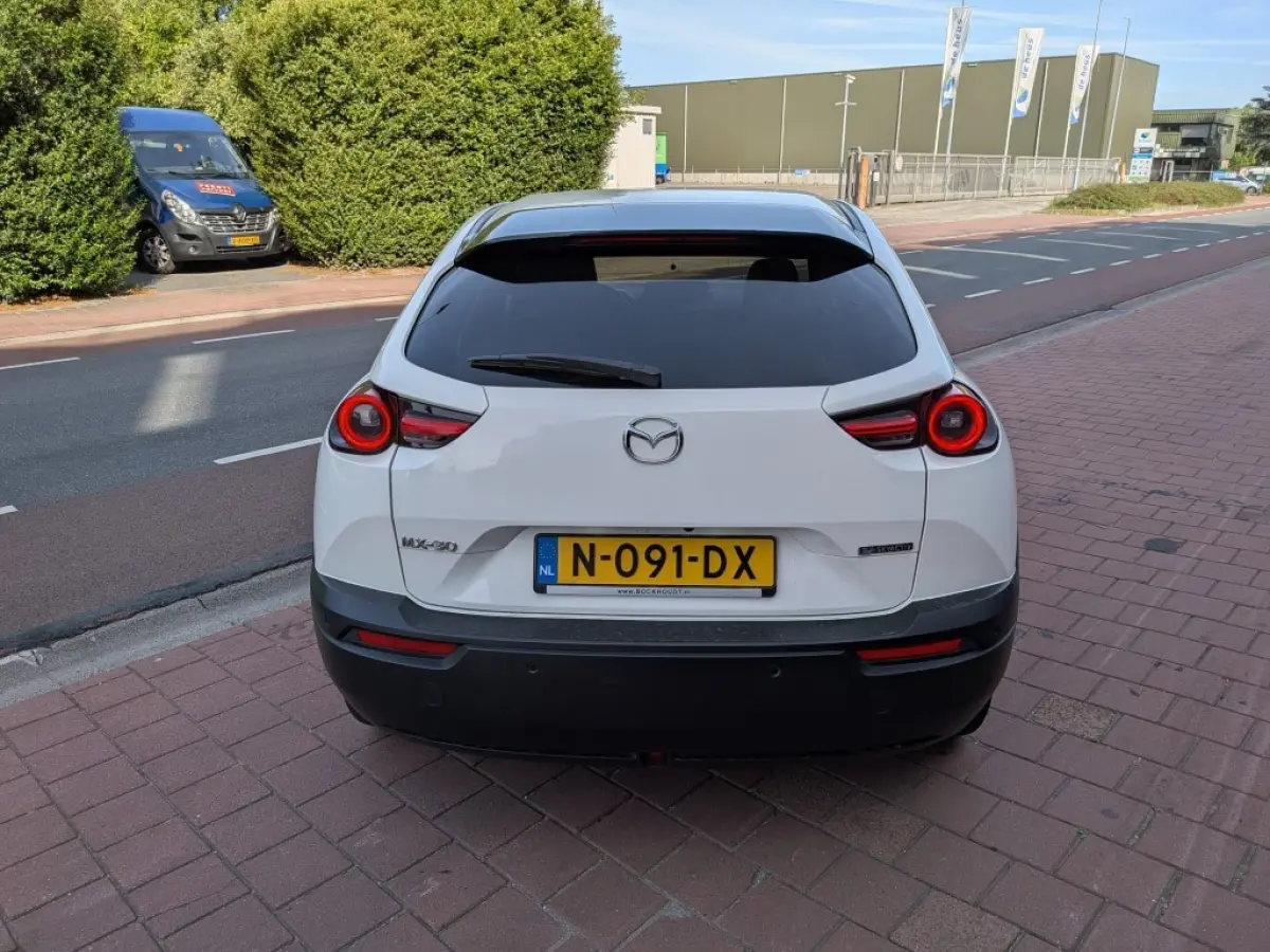 e-SkyActiv 145 First Edition 36 kWh