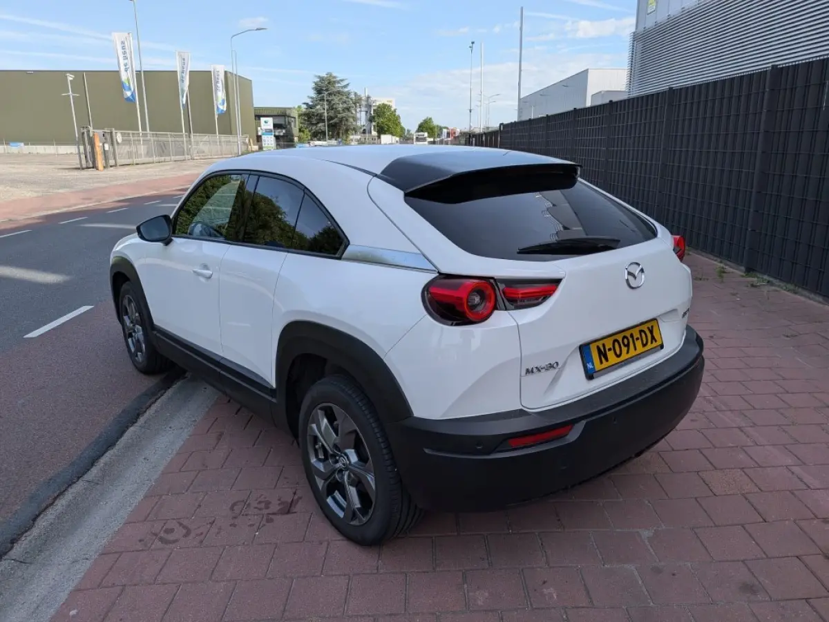 e-SkyActiv 145 First Edition 36 kWh