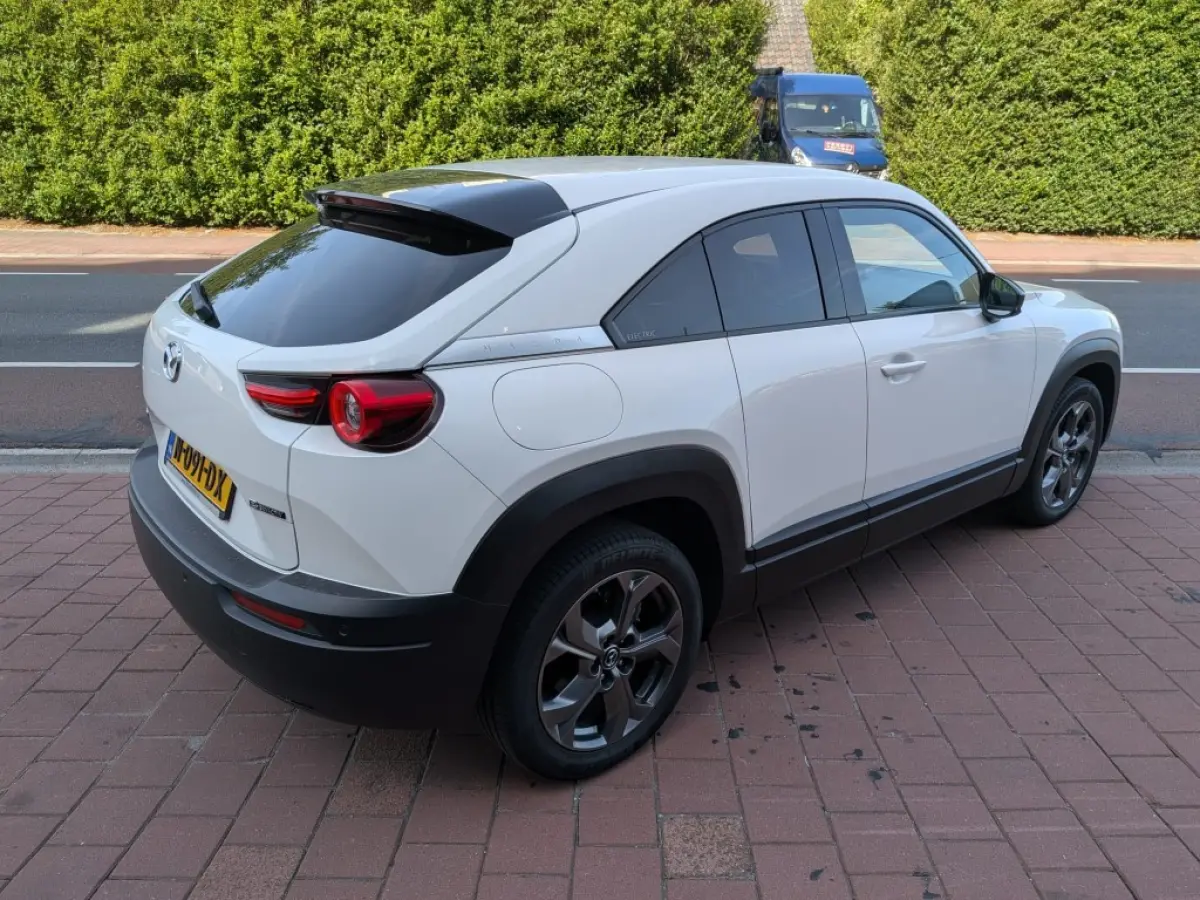 e-SkyActiv 145 First Edition 36 kWh