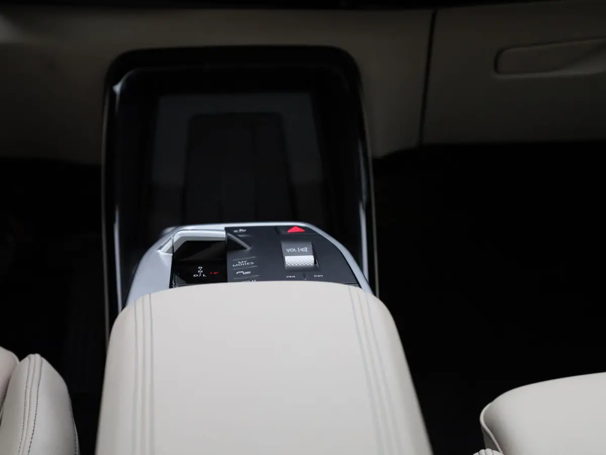 xDrive25e | Automaat | Leder | Panorama dak | Stoel verwarming | Virtual cockpit | Harman Kardon | Memory Seats | Apple Carplay / Android Auto | Achteruitrijcamera 360 | Climate Control | Cr