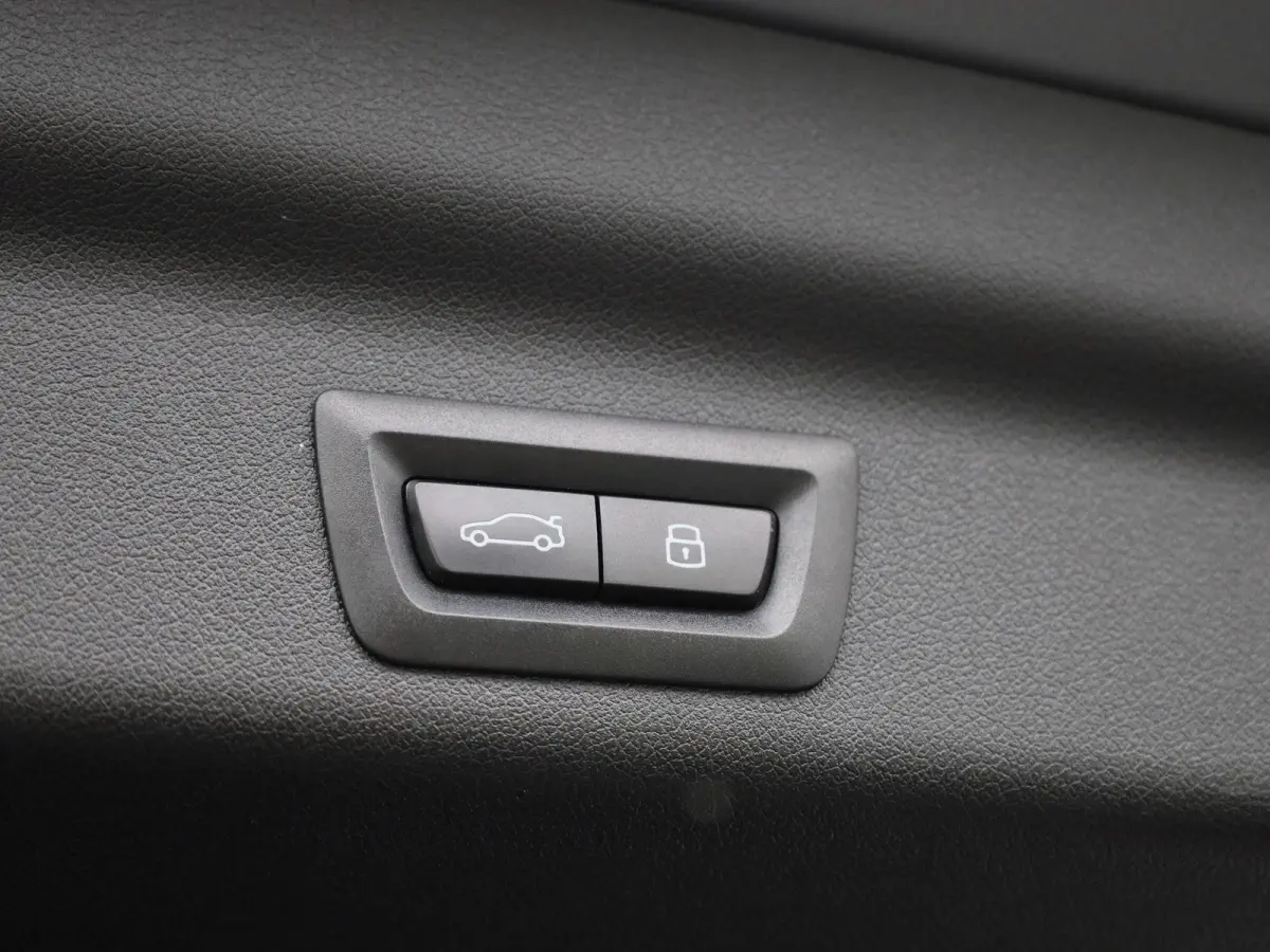 xDrive25e | Automaat | Leder | Panorama dak | Stoel verwarming | Virtual cockpit | Harman Kardon | Memory Seats | Apple Carplay / Android Auto | Achteruitrijcamera 360 | Climate Control | Cr