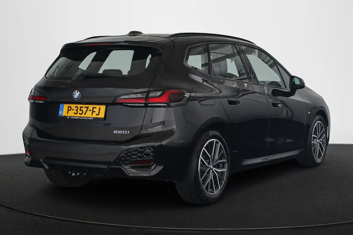 220i M Sport Trekhaak Leder Stoelverwarming 360-Camera