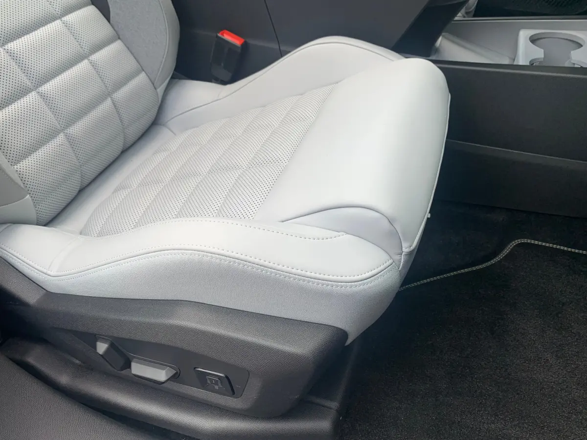 Max Comfort Range 74 kWh 360 Camera | Cruise Adaptief | Elektrische Stoelen(Massage) | Keyless | LMV 19" | LED | Pano | Stoelverwarming/verkoeling | Warmtepomp |