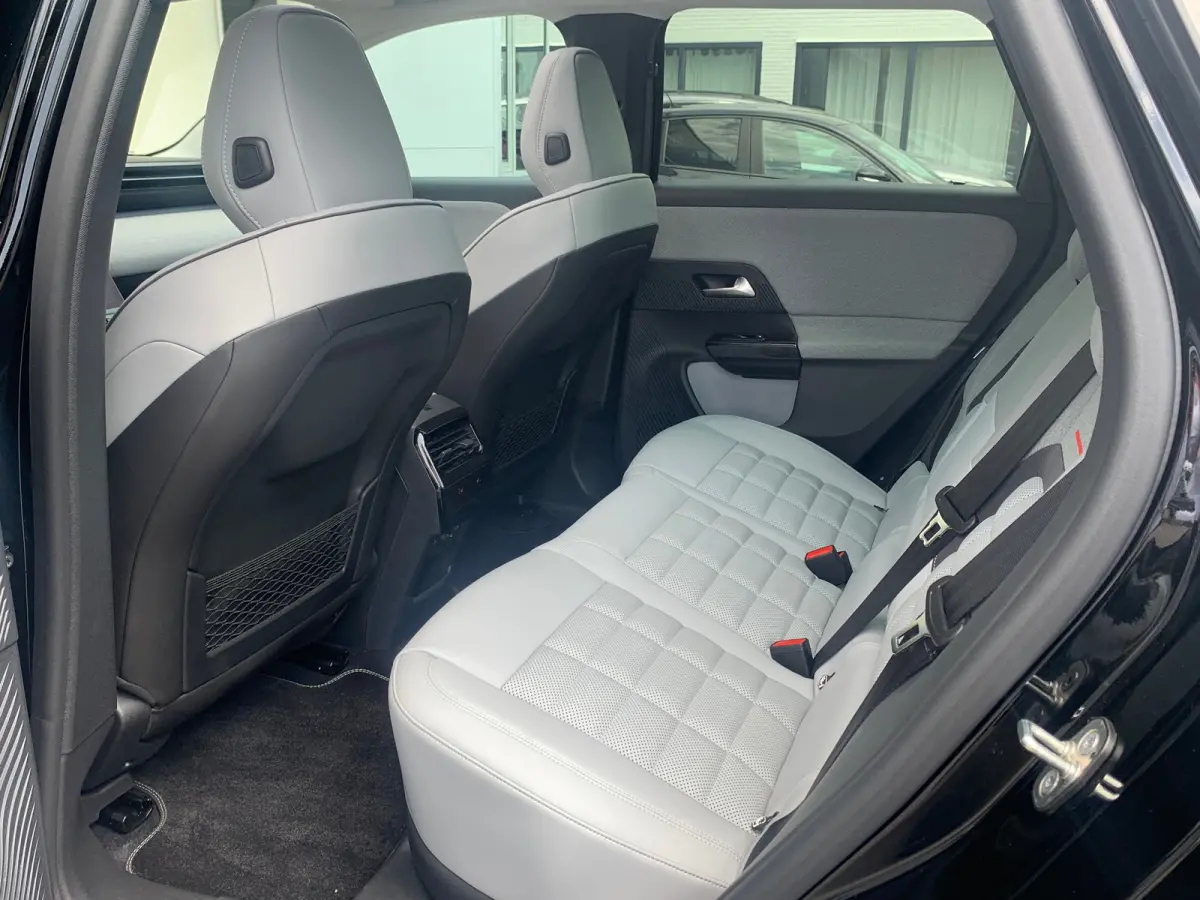 Max Comfort Range 74 kWh 360 Camera | Cruise Adaptief | Elektrische Stoelen(Massage) | Keyless | LMV 19" | LED | Pano | Stoelverwarming/verkoeling | Warmtepomp |