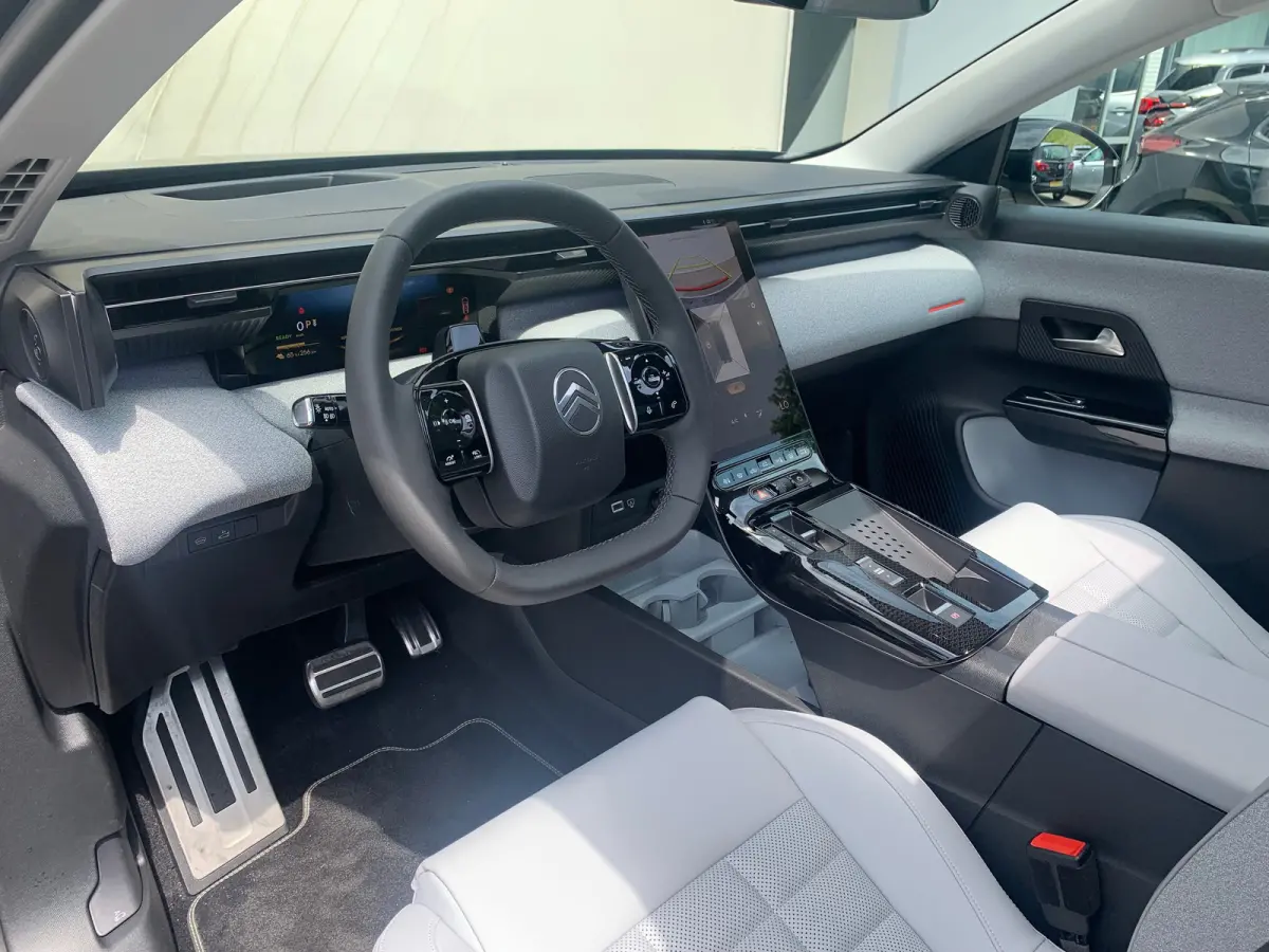 Max Comfort Range 74 kWh 360 Camera | Cruise Adaptief | Elektrische Stoelen(Massage) | Keyless | LMV 19" | LED | Pano | Stoelverwarming/verkoeling | Warmtepomp |