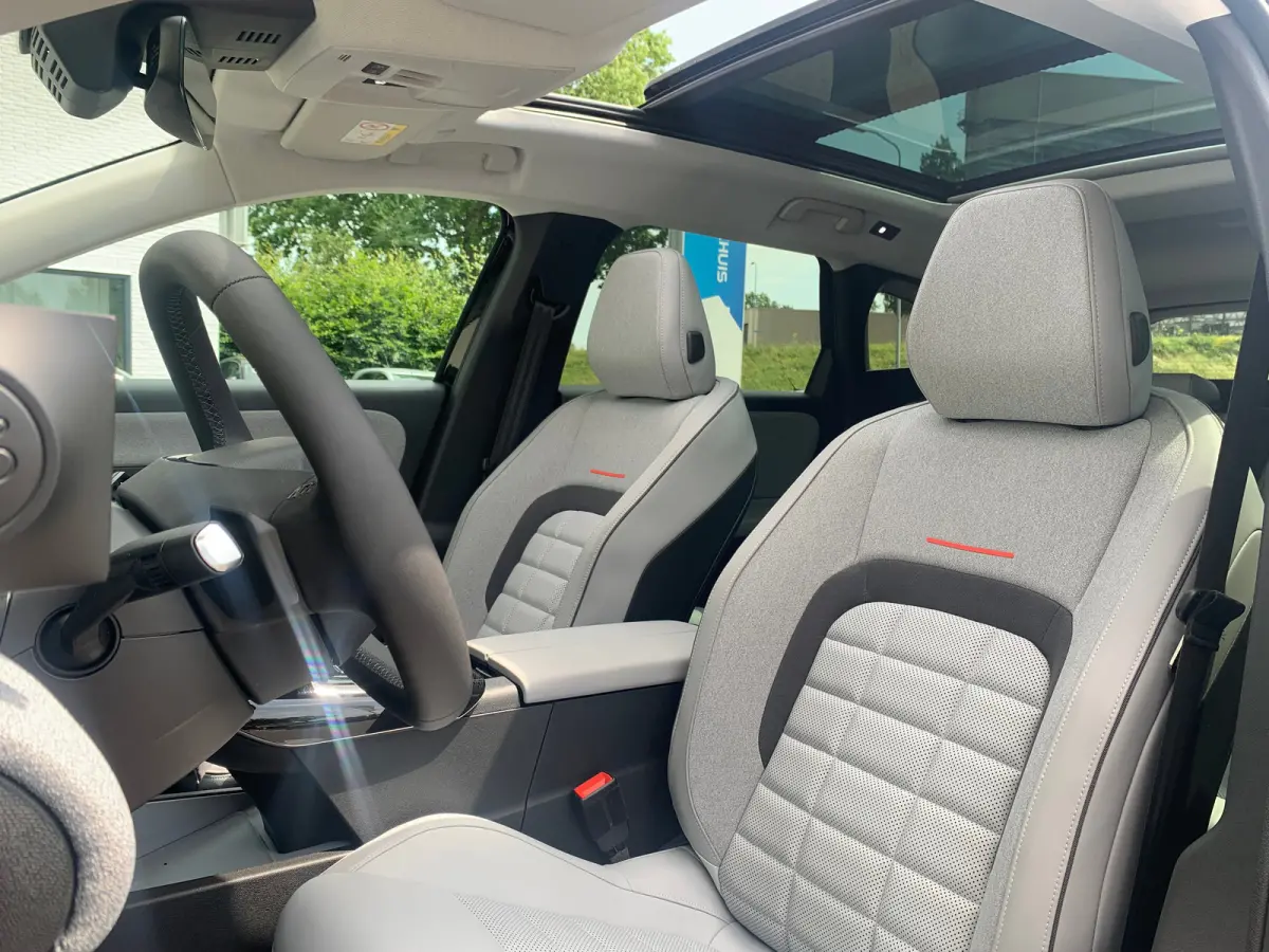 Max Comfort Range 74 kWh 360 Camera | Cruise Adaptief | Elektrische Stoelen(Massage) | Keyless | LMV 19" | LED | Pano | Stoelverwarming/verkoeling | Warmtepomp |