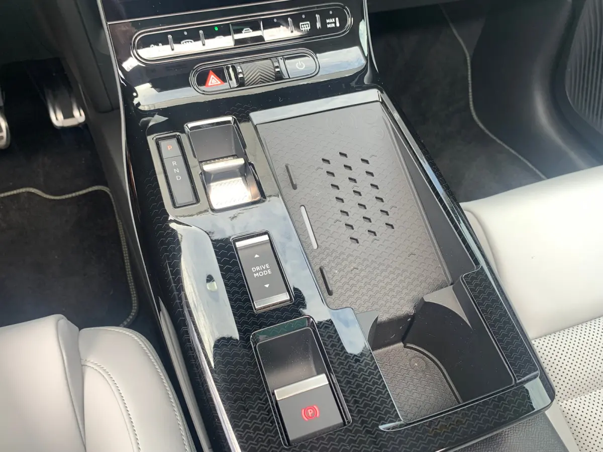 Max Comfort Range 74 kWh 360 Camera | Cruise Adaptief | Elektrische Stoelen(Massage) | Keyless | LMV 19" | LED | Pano | Stoelverwarming/verkoeling | Warmtepomp |