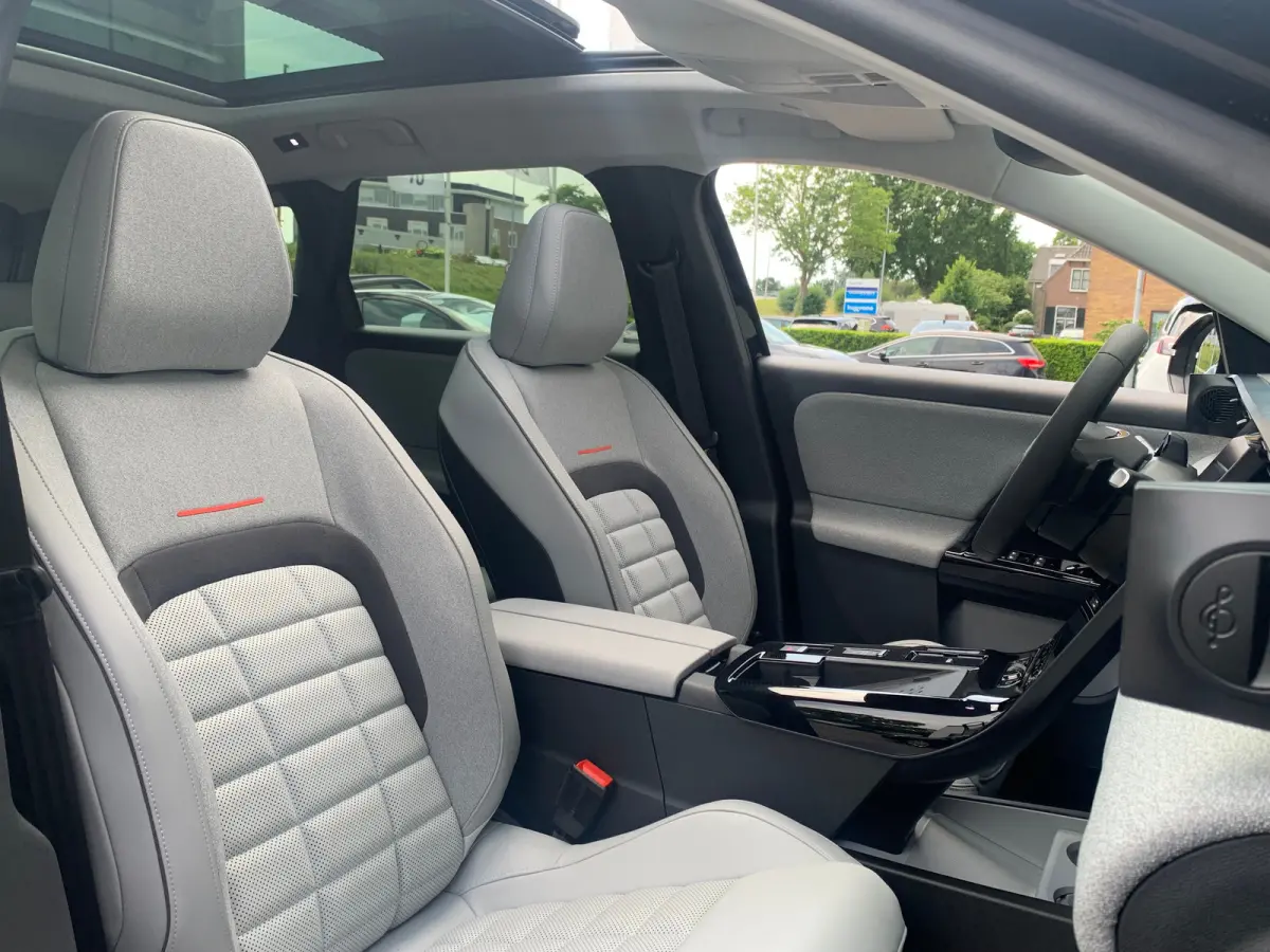 Max Comfort Range 74 kWh 360 Camera | Cruise Adaptief | Elektrische Stoelen(Massage) | Keyless | LMV 19" | LED | Pano | Stoelverwarming/verkoeling | Warmtepomp |
