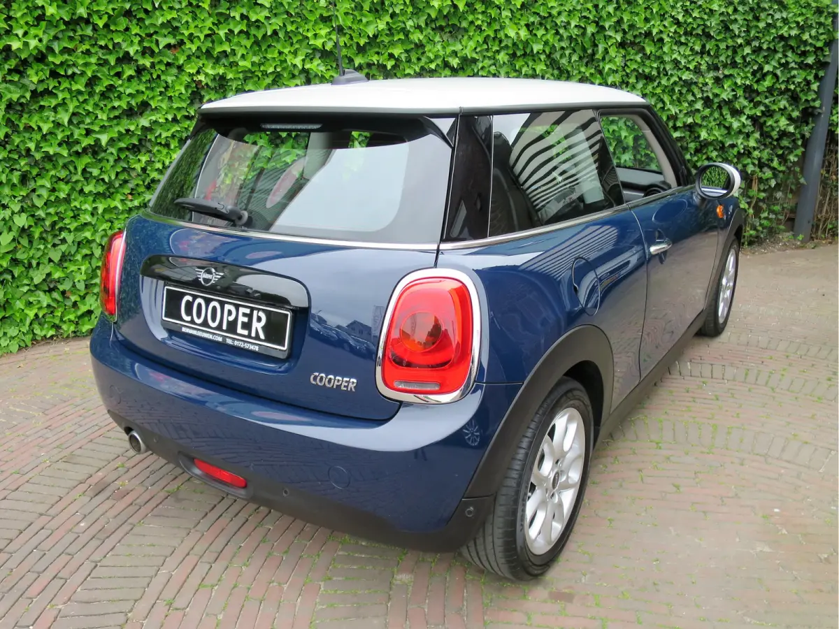 1.5 Pepper F56 LCI met Navi, Apple CarPlay, Leer, PDC en 16"