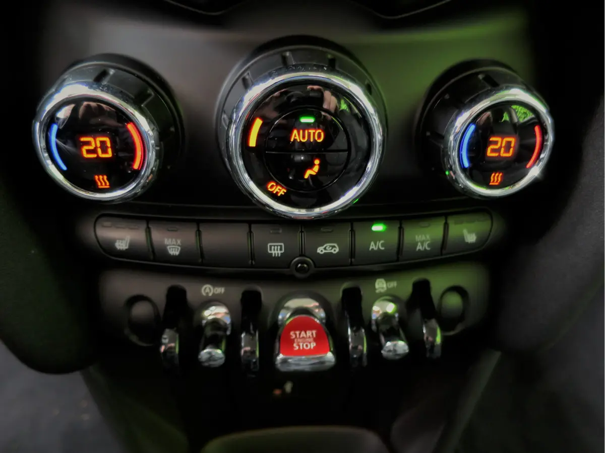 1.5 Pepper F56 LCI met Navi, Apple CarPlay, Leer, PDC en 16"