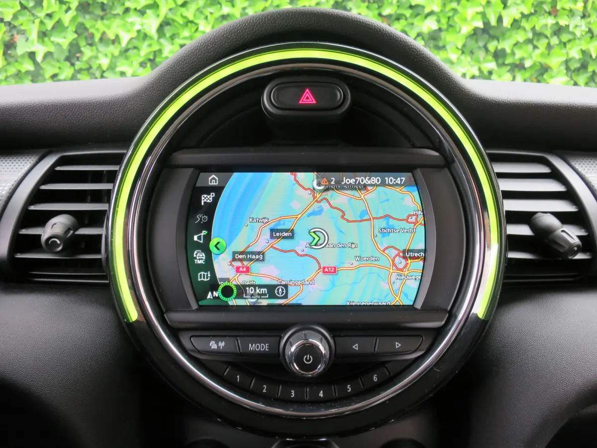 1.5 Pepper F56 LCI met Navi, Apple CarPlay, Leer, PDC en 16"
