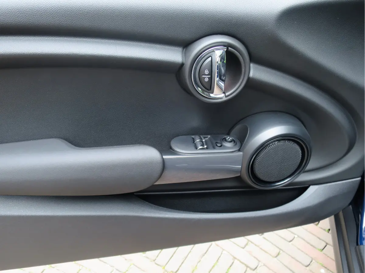1.5 Pepper F56 LCI met Navi, Apple CarPlay, Leer, PDC en 16"