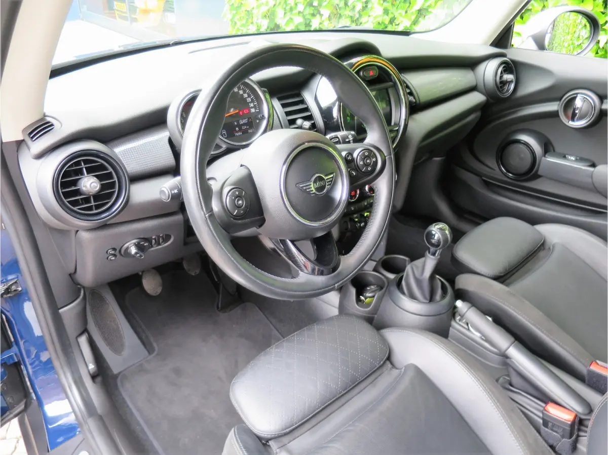 1.5 Pepper F56 LCI met Navi, Apple CarPlay, Leer, PDC en 16"