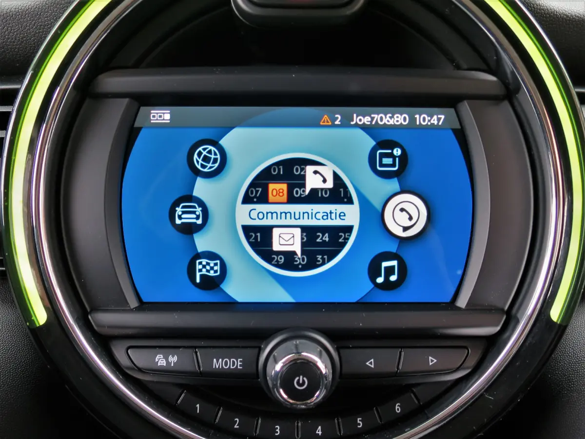 1.5 Pepper F56 LCI met Navi, Apple CarPlay, Leer, PDC en 16"
