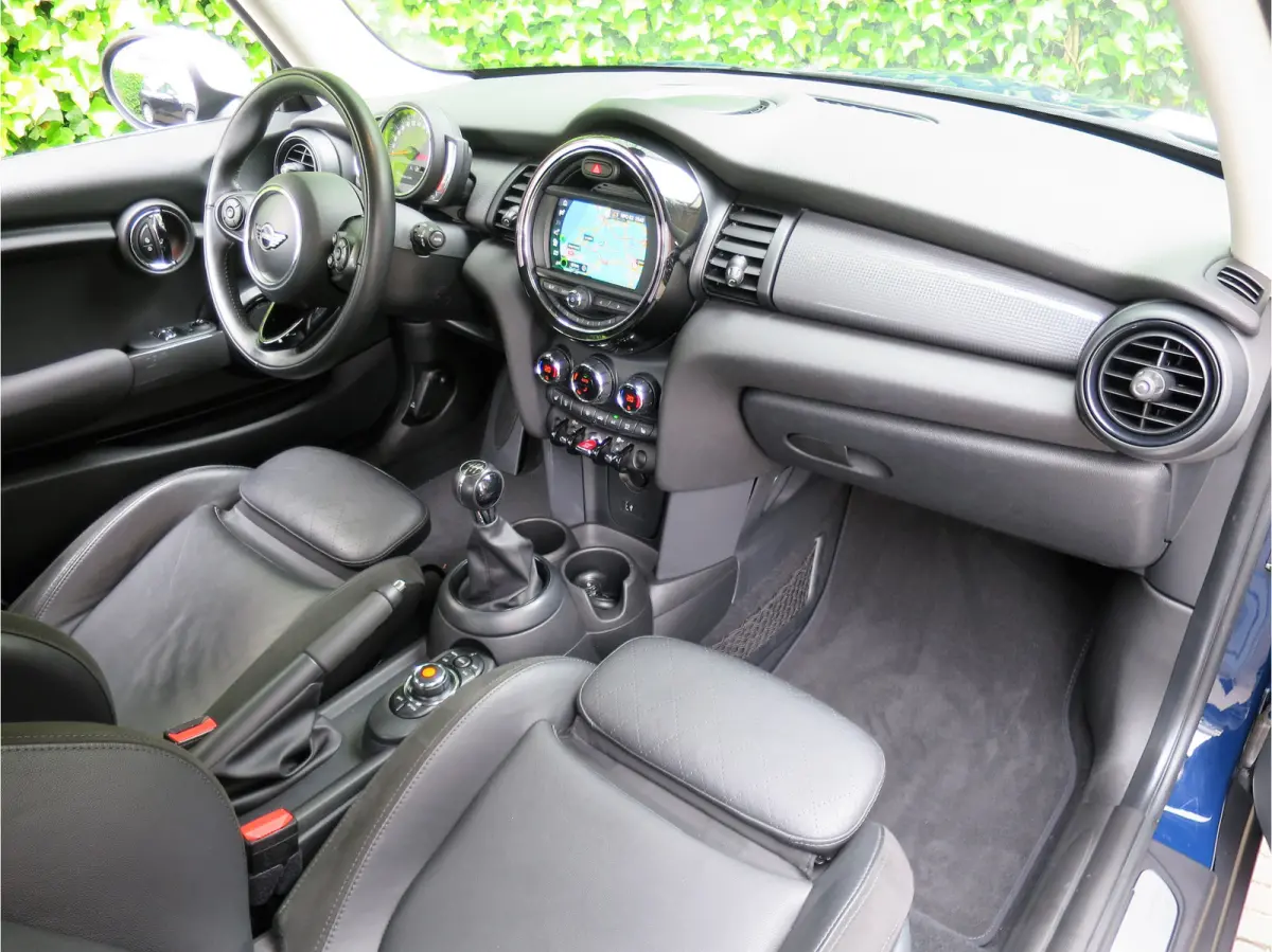1.5 Pepper F56 LCI met Navi, Apple CarPlay, Leer, PDC en 16"