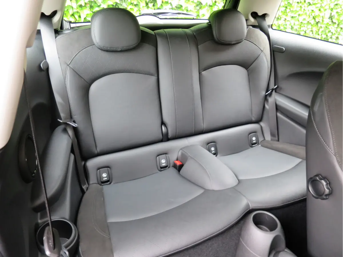 1.5 Pepper F56 LCI met Navi, Apple CarPlay, Leer, PDC en 16"