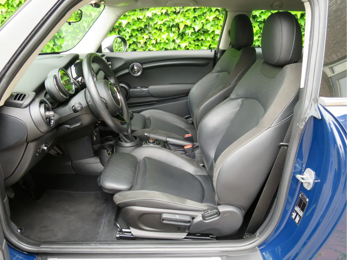 1.5 Pepper F56 LCI met Navi, Apple CarPlay, Leer, PDC en 16"