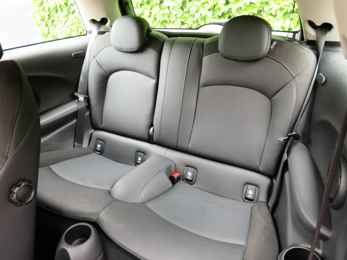 1.5 Pepper F56 LCI met Navi, Apple CarPlay, Leer, PDC en 16"