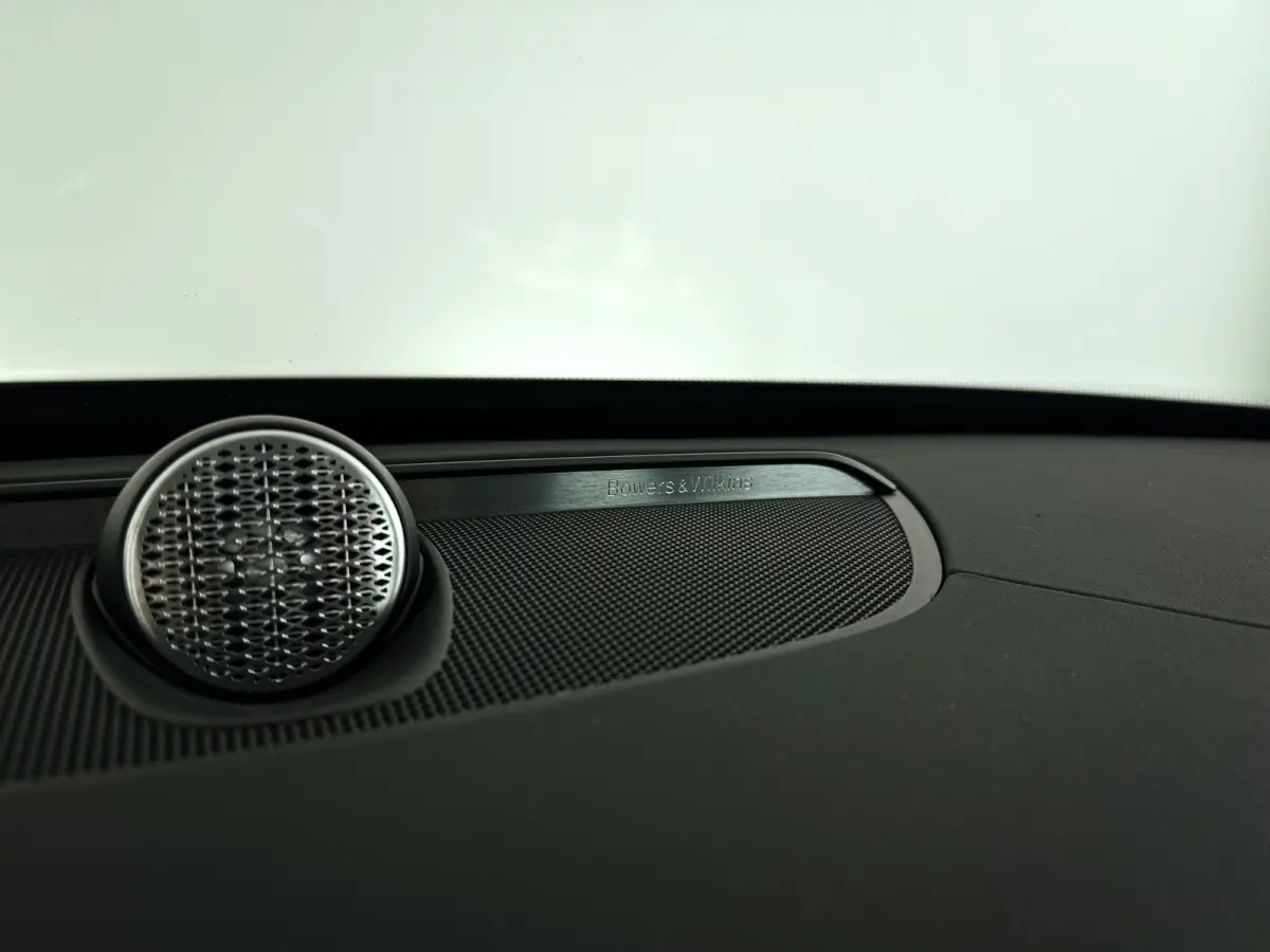 T8 Plug-in hybrid AWD Ultra Dark | Panoramadak | 360º camera | Luchtvering | Head- Up display | Bowers & Wilkins | Stoelventilatie | Trekhaak