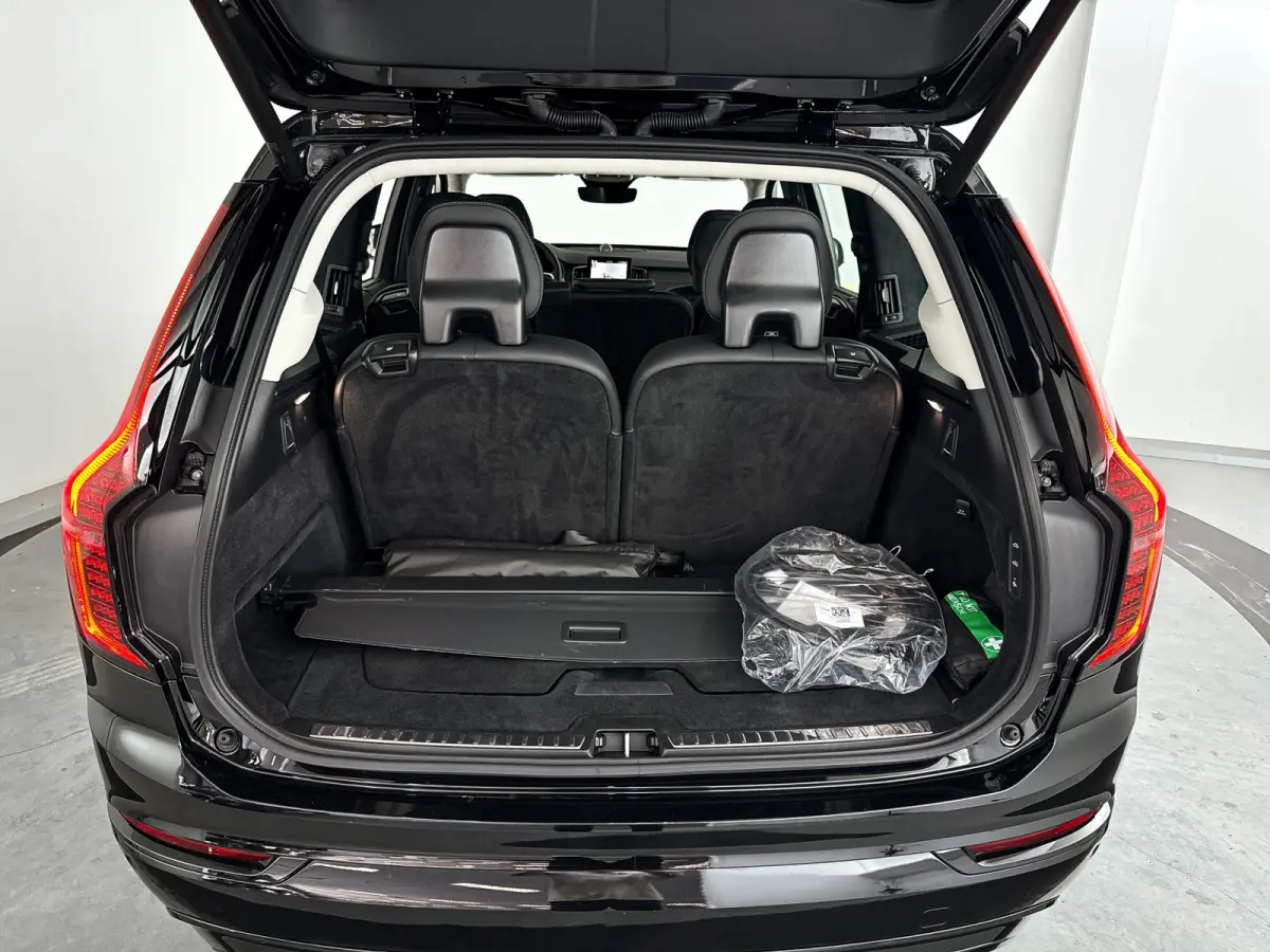 T8 Plug-in hybrid AWD Ultra Dark | Panoramadak | 360º camera | Luchtvering | Head- Up display | Bowers & Wilkins | Stoelventilatie | Trekhaak