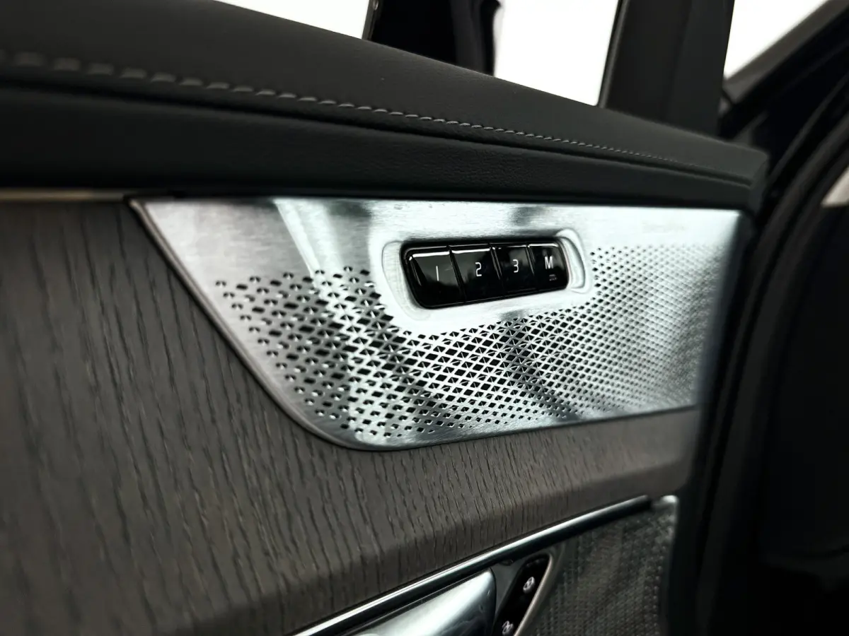 T8 Plug-in hybrid AWD Ultra Dark | Panoramadak | 360º camera | Luchtvering | Head- Up display | Bowers & Wilkins | Stoelventilatie | Trekhaak