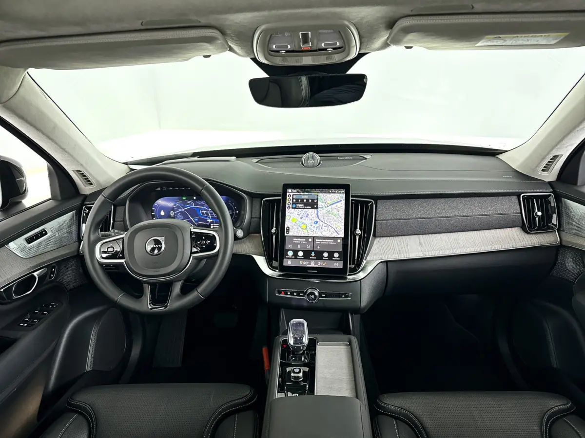 T8 Plug-in hybrid AWD Ultra Dark | Panoramadak | 360º camera | Luchtvering | Head- Up display | Bowers & Wilkins | Stoelventilatie | Trekhaak