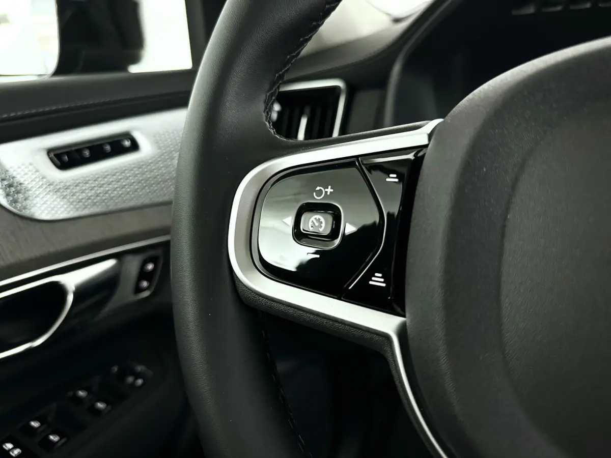 T8 Plug-in hybrid AWD Ultra Dark | Panoramadak | 360º camera | Luchtvering | Head- Up display | Bowers & Wilkins | Stoelventilatie | Trekhaak