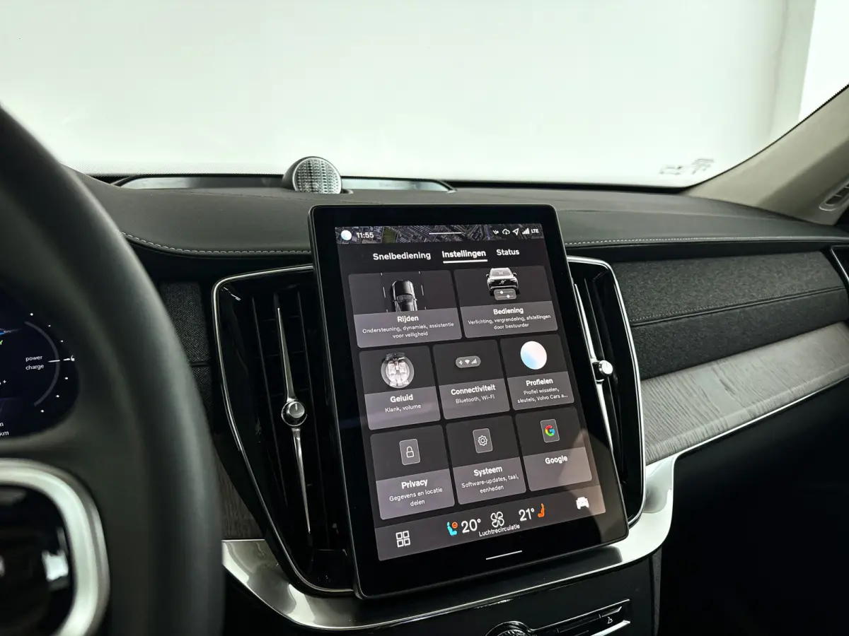 T8 Plug-in hybrid AWD Ultra Dark | Panoramadak | 360º camera | Luchtvering | Head- Up display | Bowers & Wilkins | Stoelventilatie | Trekhaak